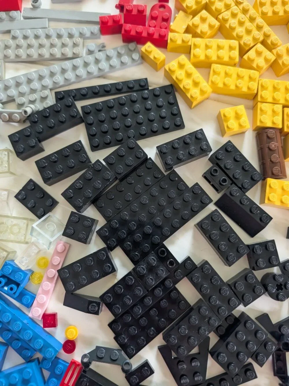 VTG 80s 90s LEGO Lot 600+ Pieces Minifig Parts Figure Bricks Plates Window Wheel